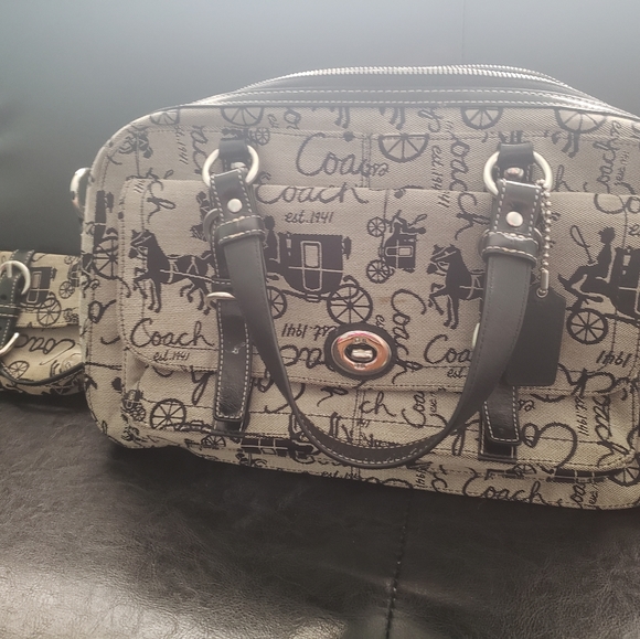 Coach Purse with matching wristlet set - Picture 1 of 4